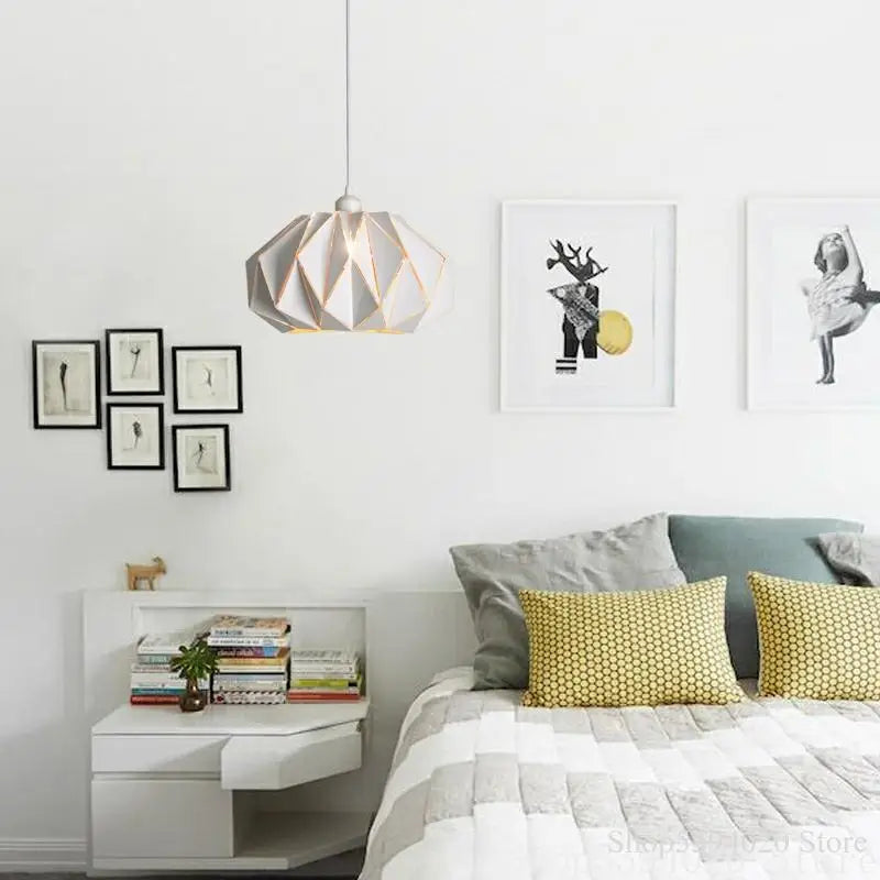 https://cdn.shopify.com/s/files/1/2499/8120/files/lustre-moderne-en-fer-design-nordique-pour-int-rieur-l-gant-0.png?v=1728348626