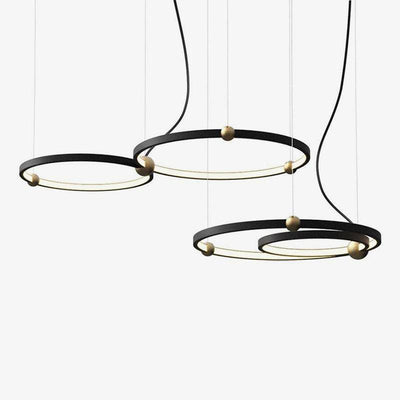 https://cdn.shopify.com/s/files/1/2499/8120/products/LustredesignaanneauxaLEDetboulesdorees_ba4cb372-c02a-4816-b954-0bd389e363b1.jpg?v=1632841635