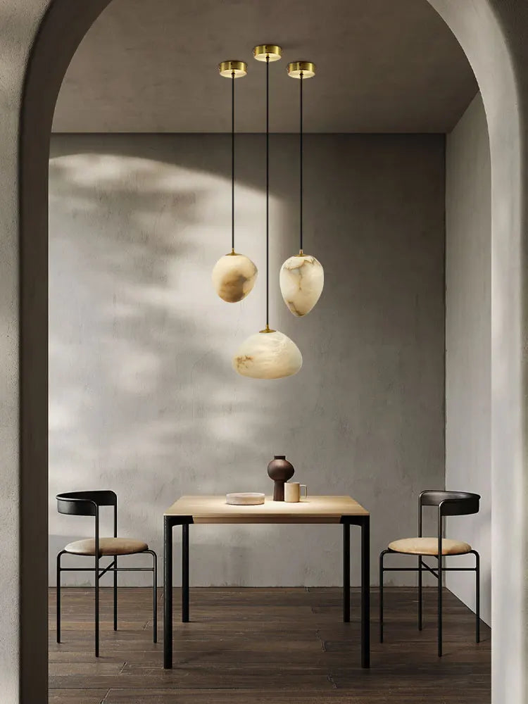 https://cdn.shopify.com/s/files/1/2499/8120/files/lustre-suspendu-en-marbre-g-om-trique-design-contemporain-lumineux-0.png?v=1737190251