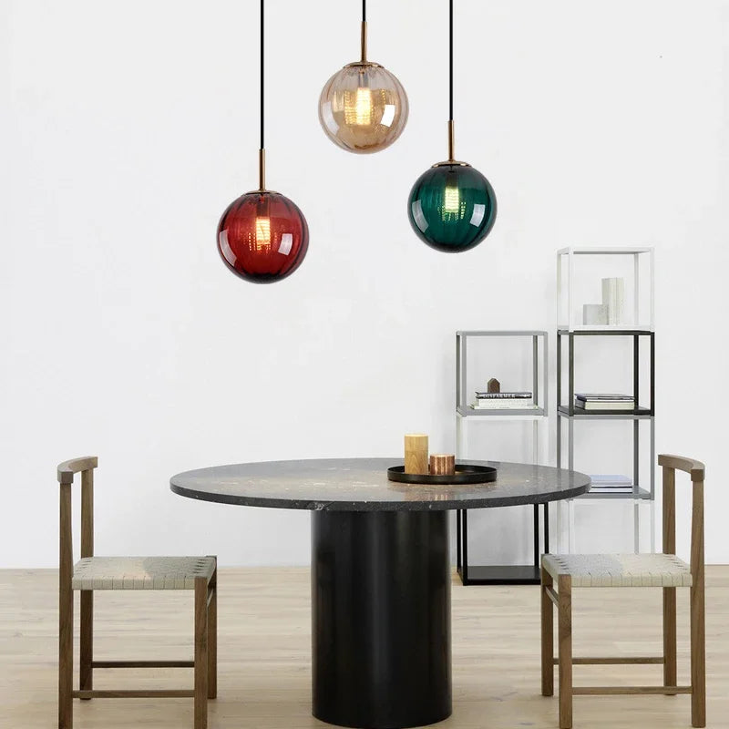https://cdn.shopify.com/s/files/1/2499/8120/files/lustre-moderne-en-verre-design-suspendu-lumineux-nordique-0.png?v=1723164925