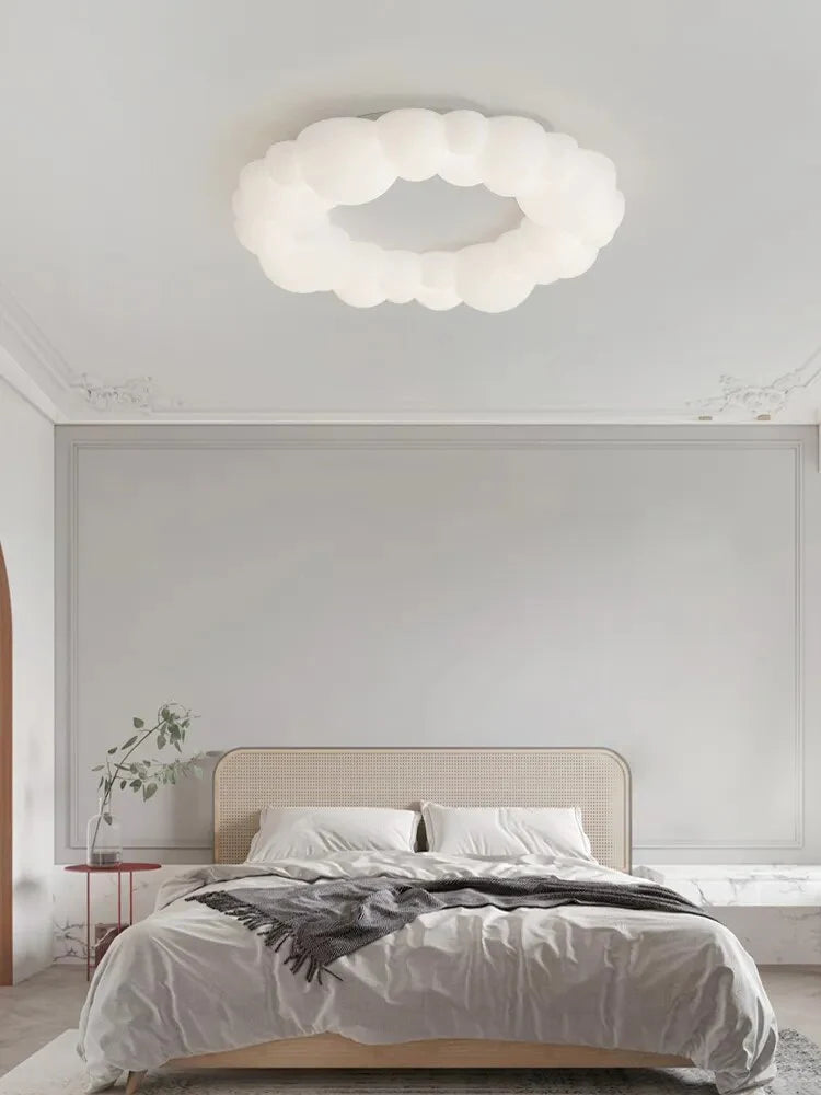 https://cdn.shopify.com/s/files/1/2499/8120/files/lampe-plafonnier-design-simple-5.png?v=1703945398