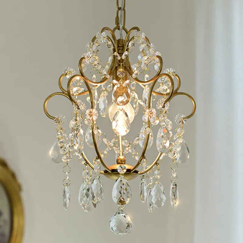 https://cdn.shopify.com/s/files/1/2499/8120/files/plafonnier-led-suspendu-en-cristal-design-moderne-d-coratif-0.jpg?v=1721003881