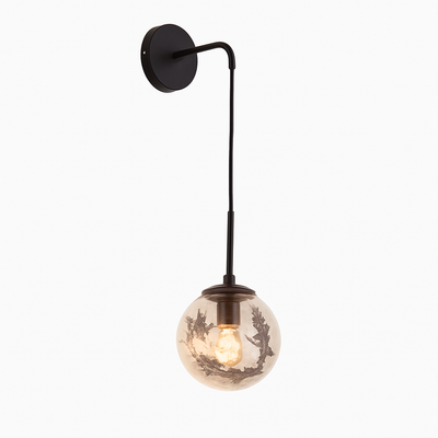 https://cdn.shopify.com/s/files/1/2499/8120/files/applique-design-boule-en-verre-remplie-de-feuilles-dor-es-suspendue-4.png?v=1773459446