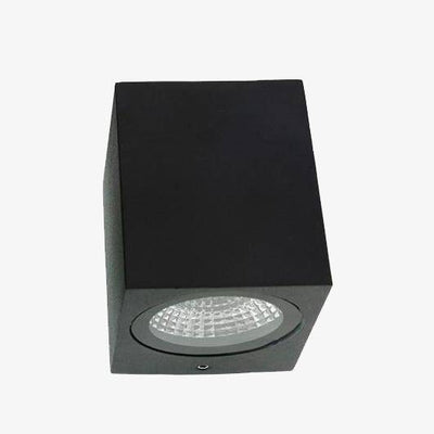 https://cdn.shopify.com/s/files/1/2499/8120/products/applique-exterieur-spots-led-en-aluminium-cubique_3fd57954-691d-4334-afb2-dfdcab254c46.jpg?v=1632789529