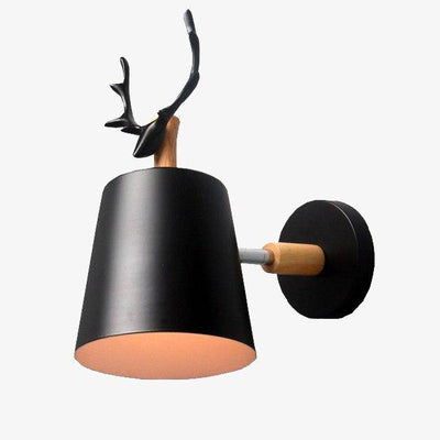 https://cdn.shopify.com/s/files/1/2499/8120/products/applique-murale-avec-abat-jour-en-metal-et-support-en-bois-avec-corne-de-cerf_3eaaa05d-aaeb-4ffa-a878-2866d344bd03.jpg?v=1632793817