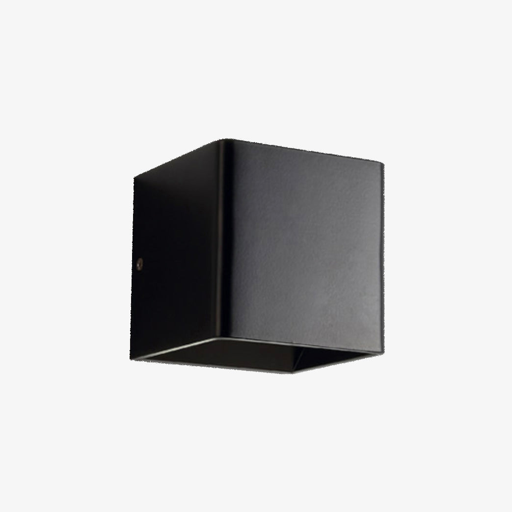 https://cdn.shopify.com/s/files/1/2499/8120/products/applique-murale-cube-colore-aux-bords-arrondis-a-led2.jpg?v=1654687291