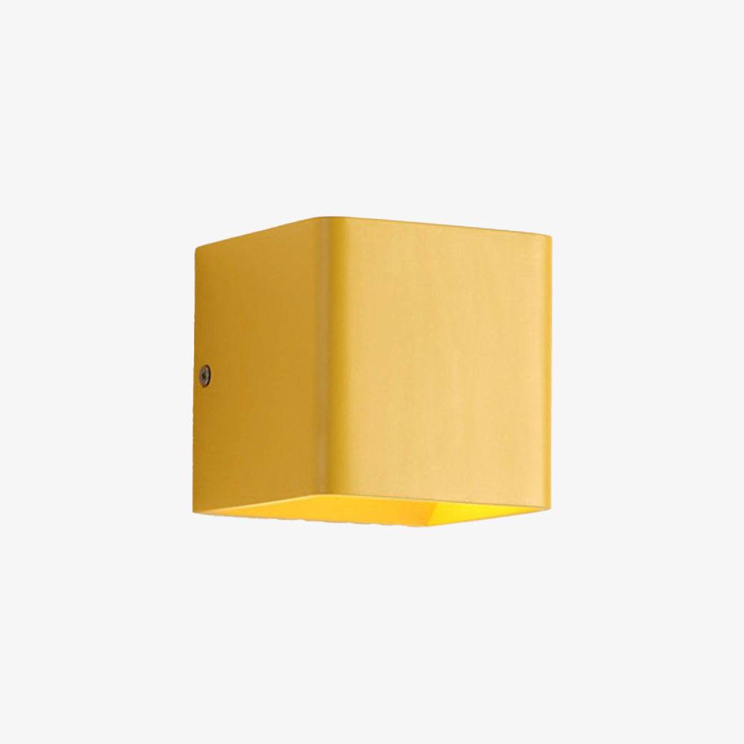 https://cdn.shopify.com/s/files/1/2499/8120/products/applique-murale-cube-colore-aux-bords-arrondis-a-led5.jpg?v=1654687291