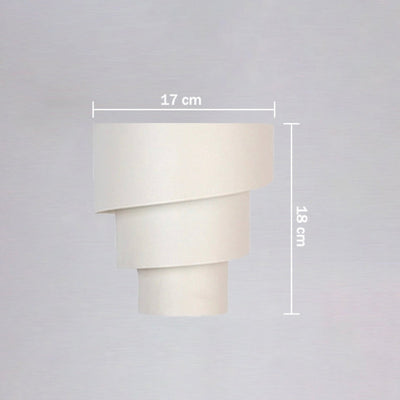 Détail de la spirale en métal blanc de l'applique