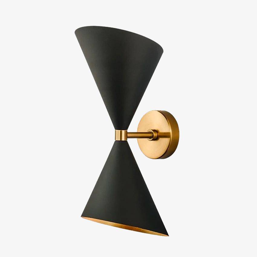 https://cdn.shopify.com/s/files/1/2499/8120/products/applique-murale-design-double-cone-noir-et-dore-model_5eb2a771-2af6-47d9-900a-80ffa9663484.jpg?v=1632837476