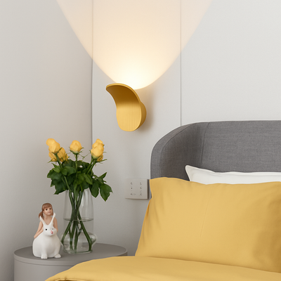https://cdn.shopify.com/s/files/1/2499/8120/files/applique-murale-design-led-avec-abat-jour-courb-en-m-tal-style-wake-1.png?v=1773605241