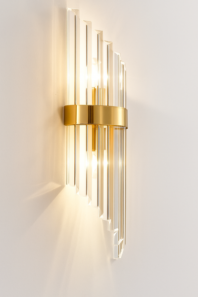 https://cdn.shopify.com/s/files/1/2499/8120/files/applique-murale-design-led-dor-e-avec-verre-cristal-en-cascade-luxury-3.png?v=1774128235