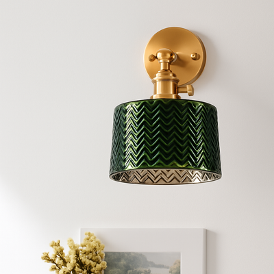 https://cdn.shopify.com/s/files/1/2499/8120/files/applique-murale-design-led-dor-e-et-abat-jour-en-verre-r-tro-1.png?v=1773453484