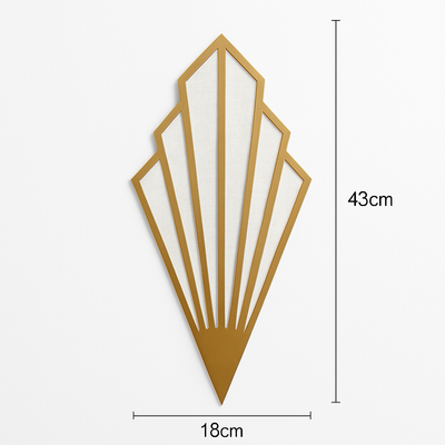 https://cdn.shopify.com/s/files/1/2499/8120/files/applique-murale-design-led-en-m-tal-de-forme-triangulaire-bumbee-3.png?v=1773504957