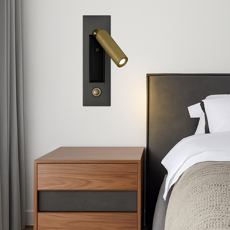 https://cdn.shopify.com/s/files/1/2499/8120/files/applique-murale-design-liseuse-led-carre-reading.jpg?v=1771441781