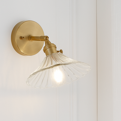 https://cdn.shopify.com/s/files/1/2499/8120/files/applique-murale-dor-e-led-et-abat-jour-en-verre-2.png?v=1771362261