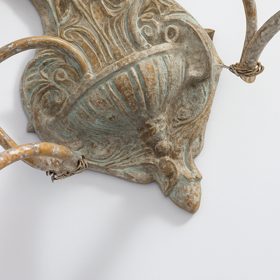 https://cdn.shopify.com/s/files/1/2499/8120/files/applique-murale-double-t-te-en-fer-antique-style-fran-ais-4.png?v=1773430775