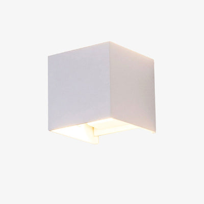 https://cdn.shopify.com/s/files/1/2499/8120/products/applique-murale-en-aluminium-cubique-corridorblc.jpg?v=1653041027