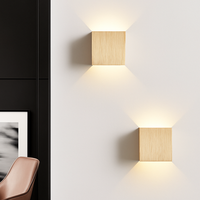 https://cdn.shopify.com/s/files/1/2499/8120/files/applique-murale-led-carr-es-en-aluminium-pour-d-coration-murale-0.png?v=1774127819