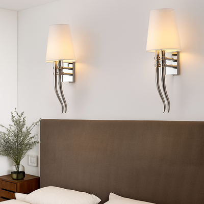 https://cdn.shopify.com/s/files/1/2499/8120/files/applique-murale-led-chrom-e-avec-abat-jour-hotel-1.png?v=1773896686