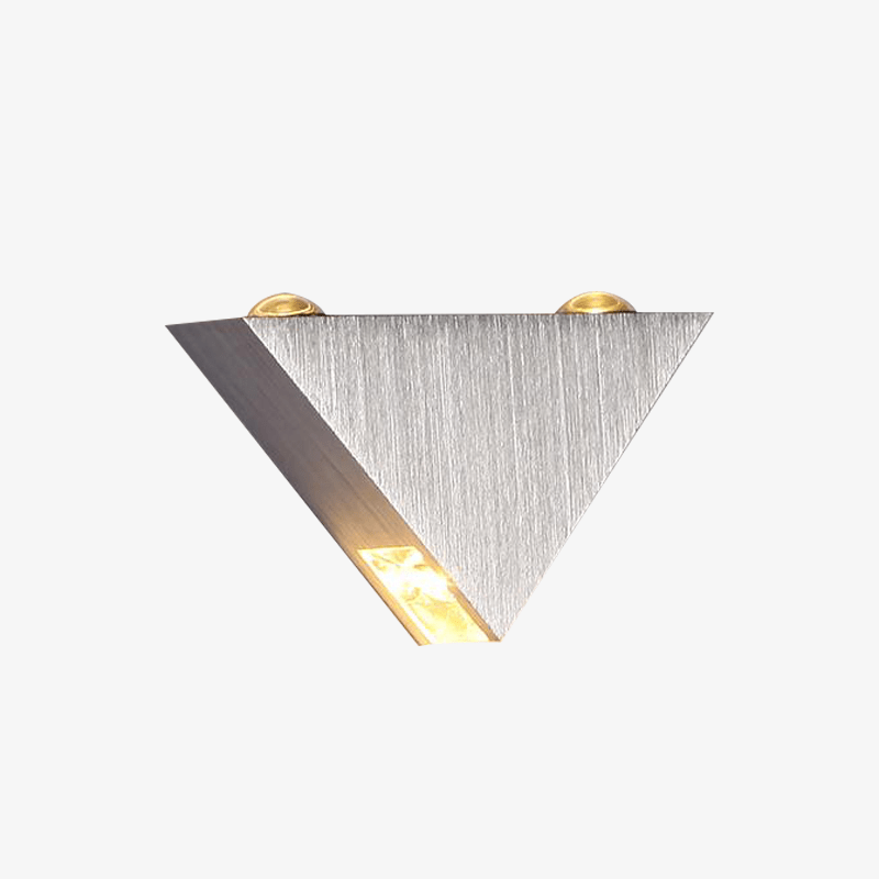 https://cdn.shopify.com/s/files/1/2499/8120/products/applique-murale-led-chromee-en-aluminium-brosse-en-forme-de-triangle_987e7ae6-a3b3-4957-9949-81ae27a08426.png?v=1632784757