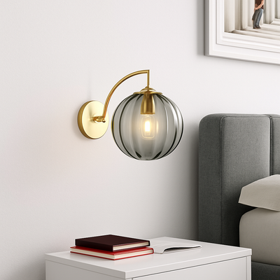 https://cdn.shopify.com/s/files/1/2499/8120/files/applique-murale-led-dor-avec-boule-en-verre-fum-scone-1.png?v=1771440852