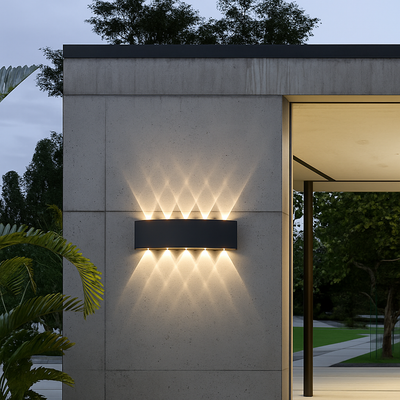 https://cdn.shopify.com/s/files/1/2499/8120/files/applique-murale-led-ext-rieure-en-aluminium-haute-luminosit-pour-jardin-et-cour-5.png?v=1773713852