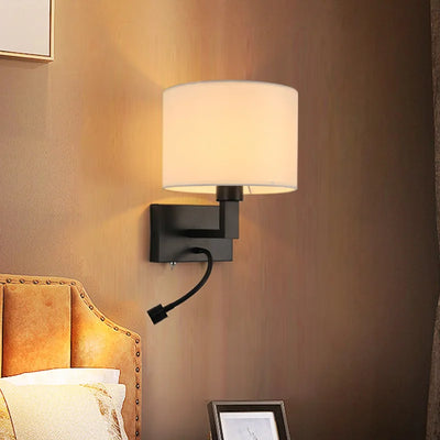Applique murale lit en tissu beige avec spot liseuse