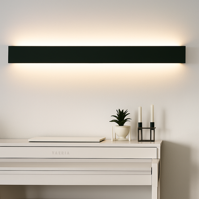 https://cdn.shopify.com/s/files/1/2499/8120/files/applique-murale-longue-en-aluminium-et-led-sconce-2.png?v=1771365991