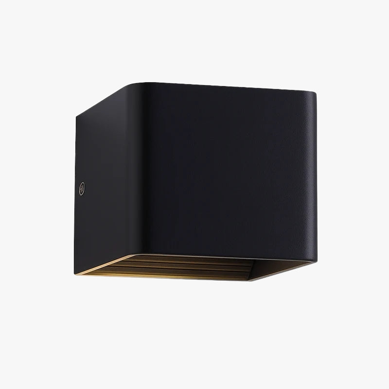 https://cdn.shopify.com/s/files/1/2499/8120/files/applique-murale-moderne-led-avec-cube-metal-colore.jpg?v=1771365874