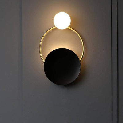 Détail des cercles métalliques noir et or