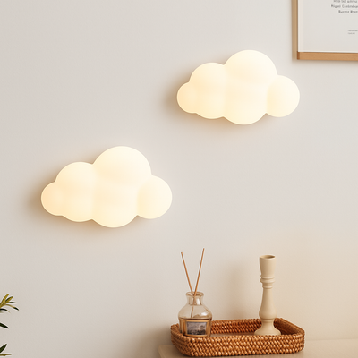 https://cdn.shopify.com/s/files/1/2499/8120/files/applique-murale-nuage-et-toile-pour-chambre-enfant-0.png?v=1773307927
