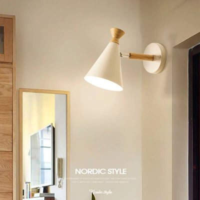 Applique murale en bois massif abat-jour noir