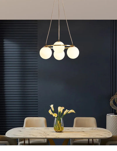 https://cdn.shopify.com/s/files/1/2499/8120/files/lustre-4-ampoules-en-verre-et-cuivre-design-nordique-suspendu-5.jpg?v=1728032013