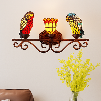 https://cdn.shopify.com/s/files/1/2499/8120/files/lustre-art-d-co-design-tiffany-parrot-pour-un-clairage-l-gant-18.png?v=1772201975