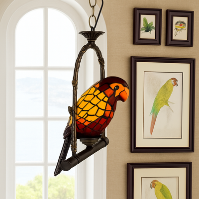 https://cdn.shopify.com/s/files/1/2499/8120/files/lustre-art-d-co-design-tiffany-parrot-pour-un-clairage-l-gant-19.png?v=1772201975