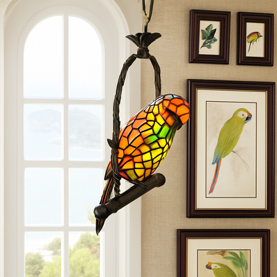 https://cdn.shopify.com/s/files/1/2499/8120/files/lustre-art-d-co-design-tiffany-parrot-pour-un-clairage-l-gant-20.png?v=1772201975