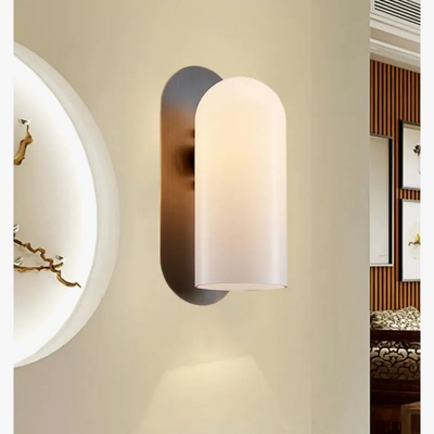 https://cdn.shopify.com/s/files/1/2499/8120/files/lustre-en-verre-laiteux-luminaire-suspendu-design-moderne-l-gant-5.png?v=1736556536