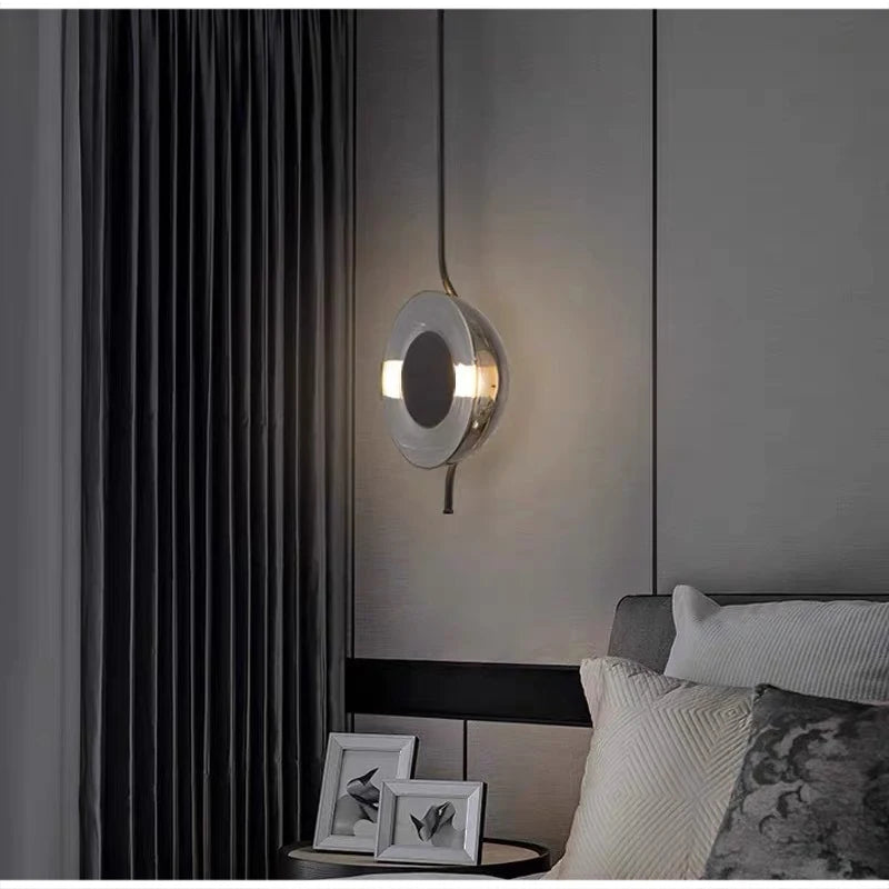 https://cdn.shopify.com/s/files/1/2499/8120/files/lustre-en-verre-postmoderne-cr-atif-minimaliste-design-lumineux-1.jpg?v=1731977862