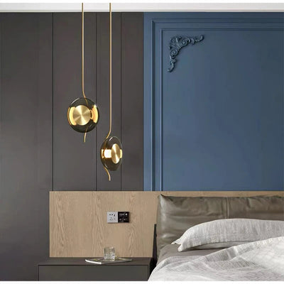 https://cdn.shopify.com/s/files/1/2499/8120/files/lustre-en-verre-postmoderne-cr-atif-minimaliste-design-lumineux-4.jpg?v=1731977862
