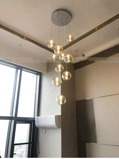 https://cdn.shopify.com/s/files/1/2499/8120/files/lustre-en-verre-pour-escalier-design-moderne-led-5.jpg?v=1736786979
