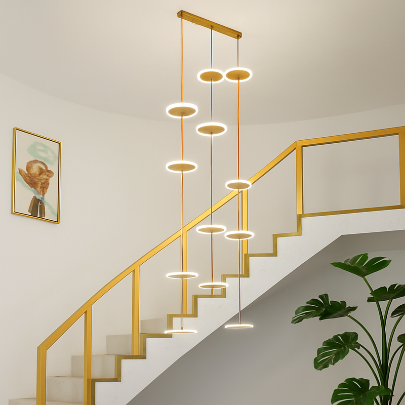 https://cdn.shopify.com/s/files/1/2499/8120/files/lustre-moderne-led-pour-escalier-design-et-l-gant-5_9f22334e-620e-43c3-8572-17703f0f9cb1.png?v=1773605105