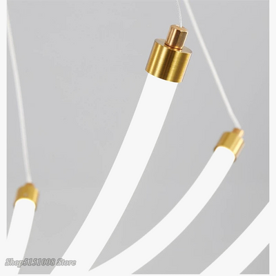 https://cdn.shopify.com/s/files/1/2499/8120/files/lustre-nordique-design-led-en-acrylique-et-m-tal-r-glable-4.png?v=1717421051
