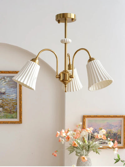 https://cdn.shopify.com/s/files/1/2499/8120/files/lustre-r-tro-fran-ais-en-c-ramique-et-cuivre-style-am-ricain-design-4.jpg?v=1715951013