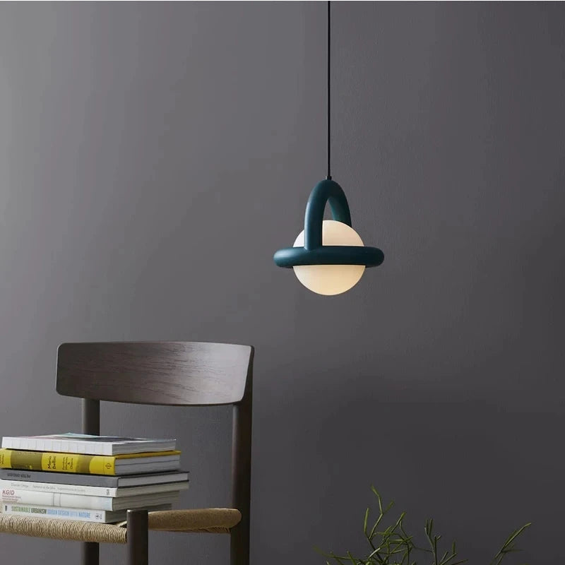 https://cdn.shopify.com/s/files/1/2499/8120/files/nordique-simple-ballon-suspension-lampe-jupiter-boule-lampe-chambre-chevet-balconbar-caf-petite-suspension-art-designer-lustre-0.png?v=1708948802