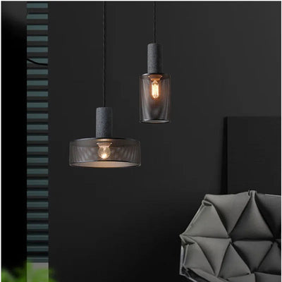 https://cdn.shopify.com/s/files/1/2499/8120/files/plafonnier-led-suspendu-en-ciment-au-design-industriel-moderne-4.jpg?v=1707941697