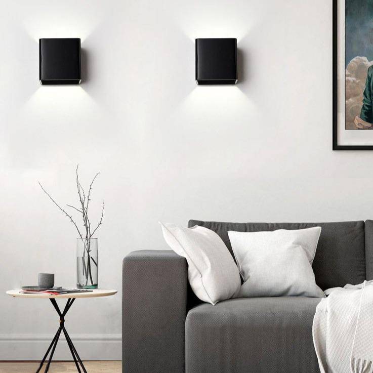 https://cdn.shopify.com/s/files/1/2499/8120/products/applique-murale-cube-colore-aux-bords-arrondis-a-led_d9e21a79-cde0-445d-a4df-58c30b662db3.jpg?v=1632836358
