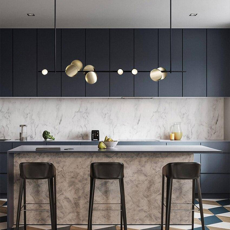 https://cdn.shopify.com/s/files/1/2499/8120/products/lustre-et-suspension-design-art-deco-noir-et-dore-avec-lampes-led_8c5f9162-b0a6-4307-8f4b-9156fd94678f.png?v=1632840757