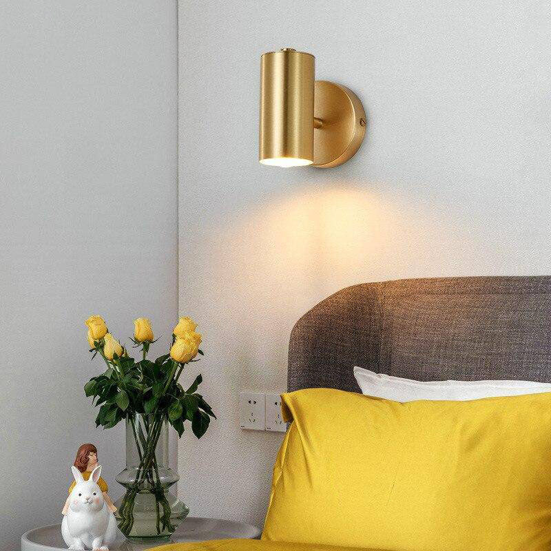 https://cdn.shopify.com/s/files/1/2499/8120/products/applique-murale-spot-dirigeable-a-led-dore_15796212-5d26-4c03-8d31-54df6e3879ff.jpg?v=1632840424