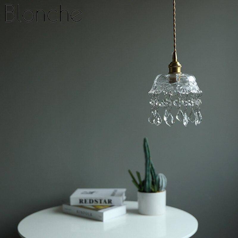https://cdn.shopify.com/s/files/1/2499/8120/products/lustre-design-led-en-verre-cristal-style-retro_d456bf9c-ac30-4a23-b797-4614d70e4542.png?v=1632853011