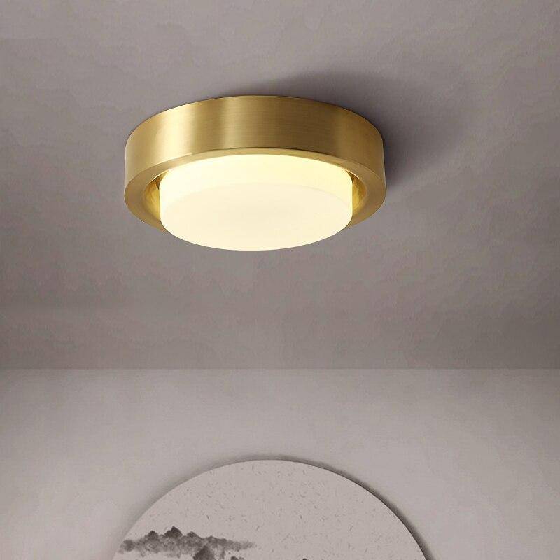 https://cdn.shopify.com/s/files/1/2499/8120/products/plafonnier-design-led-rond-aux-bords-retro-dores_09e88e0d-91f0-41e8-84db-4ad1104314ed.jpg?v=1632850325